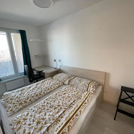 Modern And Quiet With Air Conditioning And Private Parking Apartment