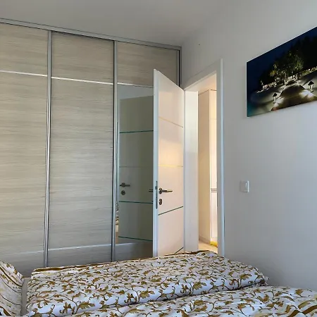 Lejlighed Modern And Quiet With Air Conditioning And Private Parking