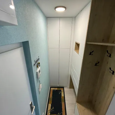 Апартаменты Modern And Quiet With Air Conditioning And Private Parking