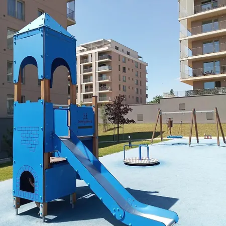 Modern And Quiet With Air Conditioning And Private Parking *