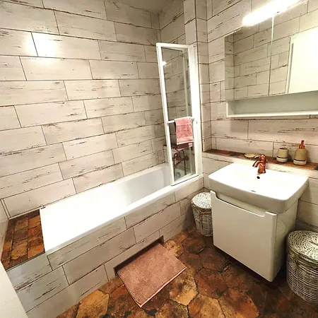 Designer Near Old Town With Ac, Private Parking, Loggia * Košice