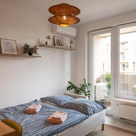 Designer Near Old Town With Ac, Private Parking, Loggia