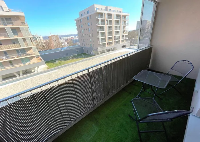 Designer Apt Near Old Town With Ac, Private Parking, Loggia *